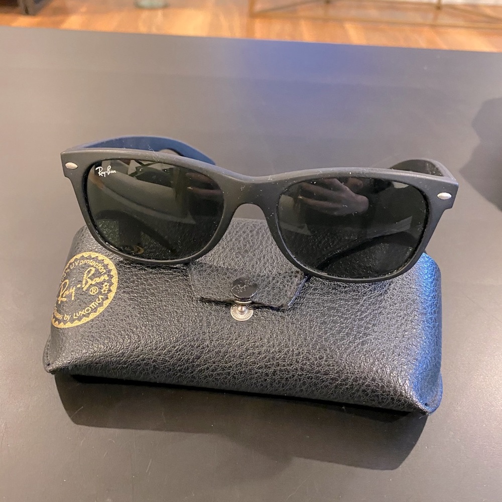 Ray-Ban’s Men’s black Wayfarer